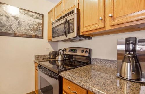 Historic District Apartment | Heart of Breck Studio Hot tub Pool and Parking