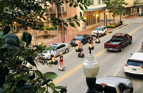 Downtown Apartment | HEART OF DOWNTOWN Palafox Place Sleeps 6, Perfect for small events