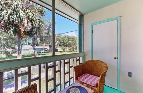 Eustis Apartment | Heart of downtown with a Lake-Front Views, Dog-Friendly