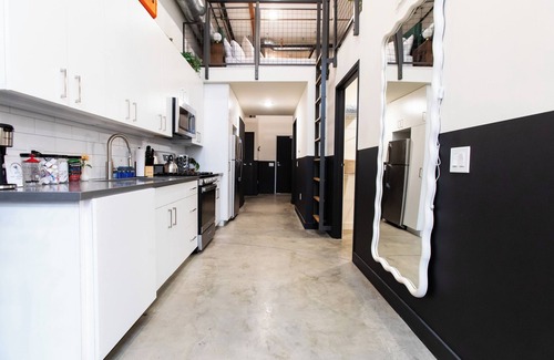 Santa Ana Apartment | Heart of DTSA 2 bed apartment with AC and 65inch Roku tv