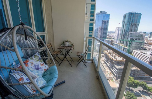 Civic Core Apartment | Heart of Gaslamp w/Pool & FREE PKG