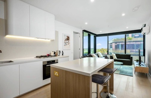 Glen Waverley Apartment | Heart of Glen Waverley - Pool + Gym + Parking