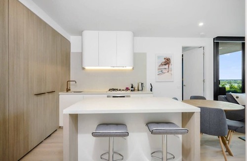 Glen Waverley Apartment | Heart of Glen Waverley - Pool + Gym + Parking
