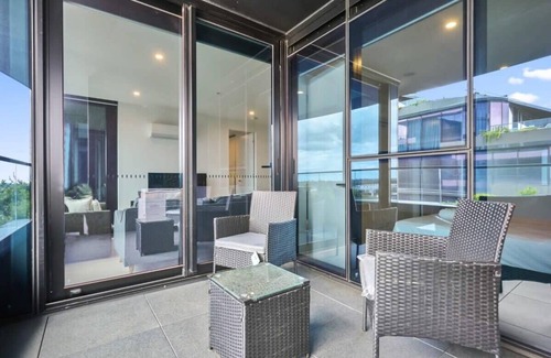 Glen Waverley Apartment | Heart of Glen Waverley - Pool + Gym + Parking