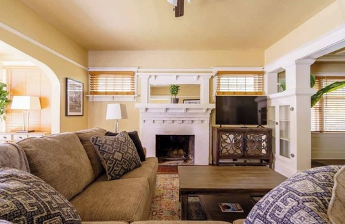 Creston - Kenilworth House | Heart of Hawthorne! Newly Remodeled, 99 Walk Score
