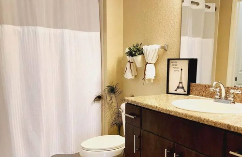 Pembroke Pines Apartment | Heart of Pines, Pool, Gym, wi-fi you'll love it !