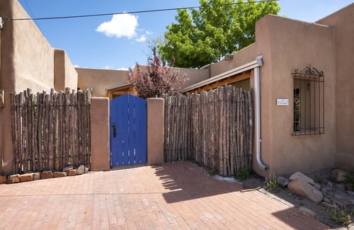 Downtown Santa Fe House | Heart of Santa Fe old adobe casa-Quick walk to Plaza, Railyard and Canyon Rd.