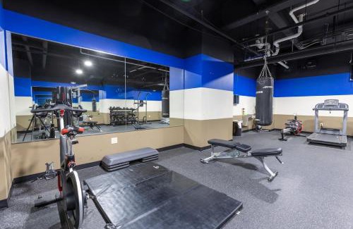 Strip District Apartment | Heart of Strip District - King Bd - Rooftop and Gym