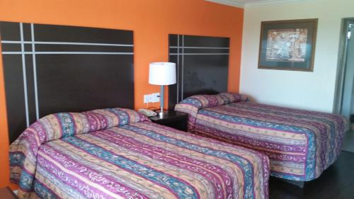 East Oak Hill Hotel | Heart of Texas Motel
