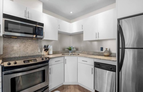 Mission District Apartment | Heart of the City - 2BR, Prk, AC, Mountain Views