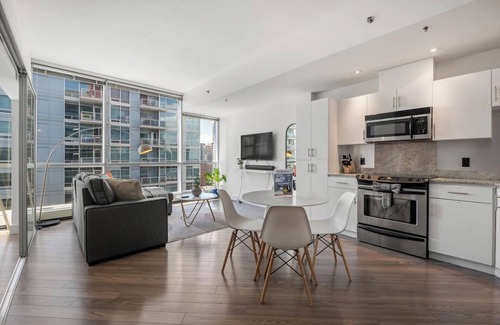 Mission District Apartment | Heart of the City - 2BR, Prk, AC, Mountain Views