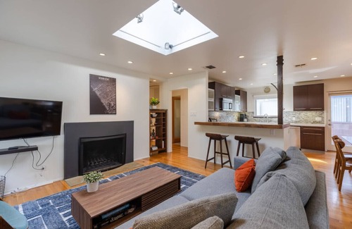 Venice House | Heart of Venice Designer Home Near Abbot Kinney