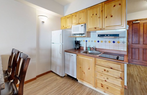 Sun Peaks Hotel | Hearthstone Lodge #222