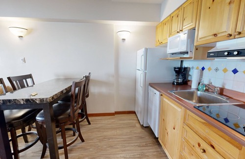 Sun Peaks Hotel | Hearthstone Lodge #222