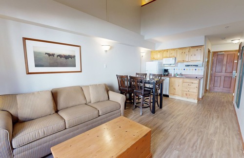 Sun Peaks Hotel | Hearthstone Lodge #222