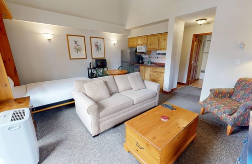 Sun Peaks Hotel | Hearthstone Lodge #225