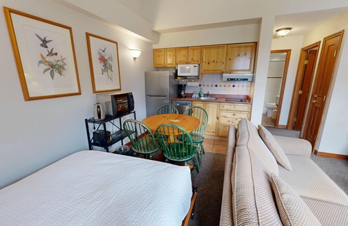 Sun Peaks Hotel | Hearthstone Lodge #225