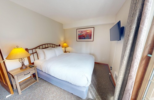 Sun Peaks Hotel | Hearthstone Lodge #225