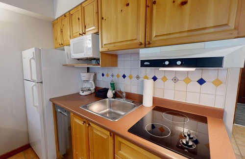 Sun Peaks Hotel | Hearthstone Lodge #327