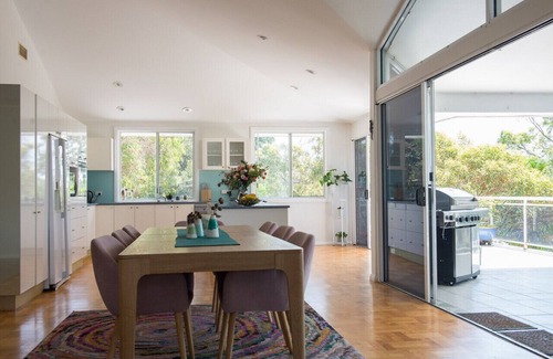 North Narrabeen House | Heated indoor pool and sauna near the ocean and lagoon