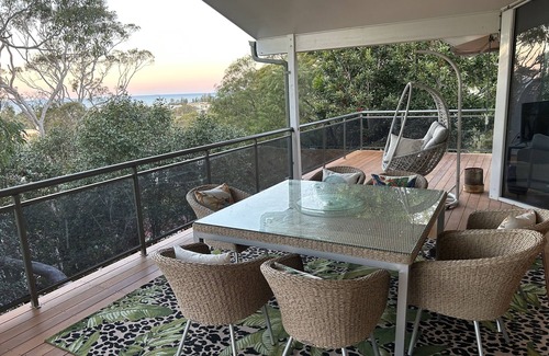 North Narrabeen House | Heated indoor pool and sauna near the ocean and lagoon