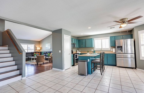 Glendale House | Heated Pool. 3 King Rooms! Sleeps 9!