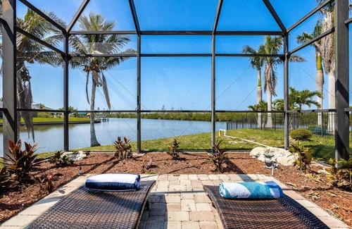 Burnt Store House | Heated Pool and Spa, Sleeps 16! - Villa Mangrove