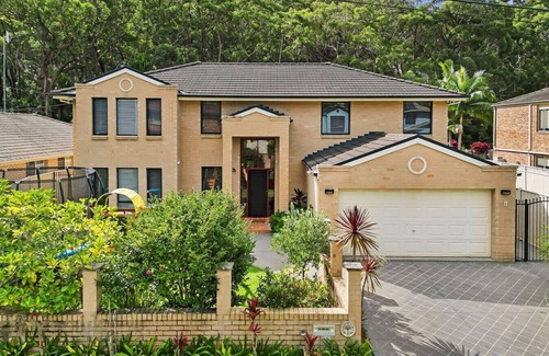 Umina Beach House | Heated Pool, Beach Side Entertainer, Sleeps 16