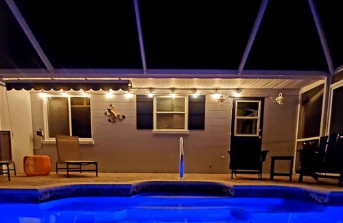Englewood House | Heated Pool, Bikes, Kayaks, Sups, Outdoor Tiki Bar with TV! & Corn Hole Court
