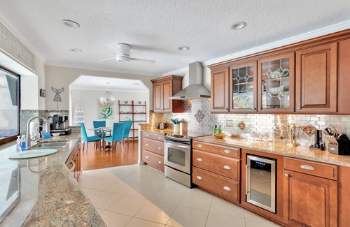 Apollo Beach House | Heated pool for your holidays! 🍁🍂🍗🦃🎄🎅🏻🤶🏻
