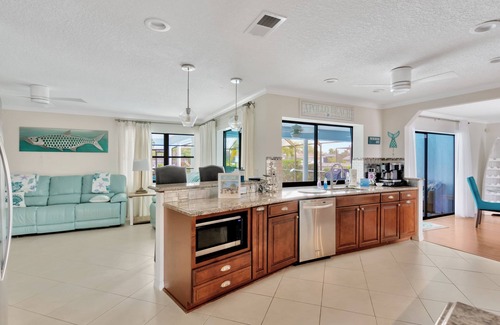 Apollo Beach House | Heated pool for your holidays! 🍁🍂🍗🦃🎄🎅🏻🤶🏻