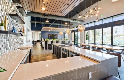 Menlo Park Apartment | Heated Pool | Free Parking Available | Redwood City Downtown
