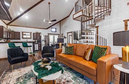 Broken Bow Cabin | Heated Pool|Hochatown adventure|Fun-Fam-Cabin!