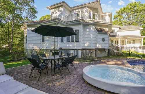 Hampton Bays House | Heated Pool + Hot Tub - Luxe 7BR Villa