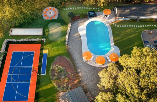 Tulsa House | Heated Pool ~ Hot tub ~ Pickleball ~ Putt Putt ~ Game Room ~ Fire Pit ~ Bowling