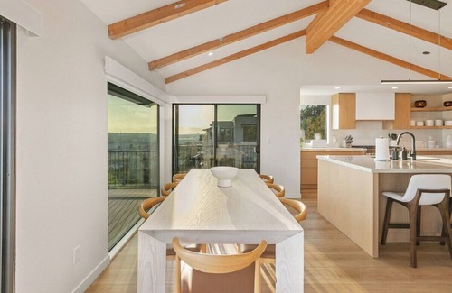 Mission Hills House | Heated Pool-Jacuzzi-King Bed-City Views-Chic Decor