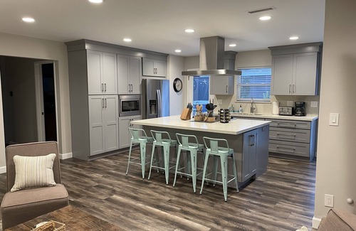 Downtown House | HEATED POOL & JACUZZI, QUIET, AIRY SPA LIKE BACKYARD, NEAR NEWPORT BEACH