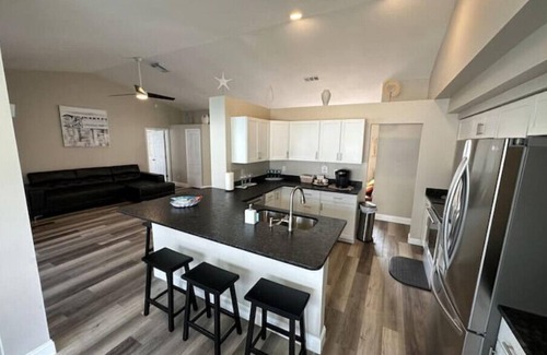 Berkeley Manor House | HEATED POOL Manatee Oasis Weeki Wachee Family Fun Pool Home