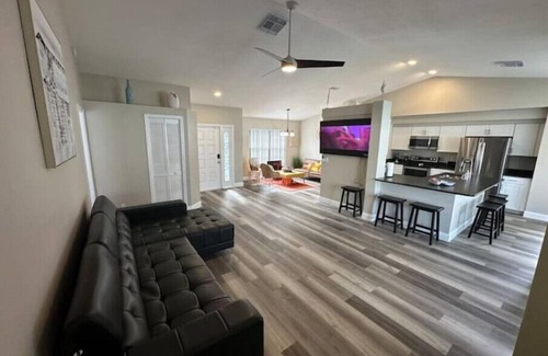 Berkeley Manor House | HEATED POOL Manatee Oasis Weeki Wachee Family Fun Pool Home