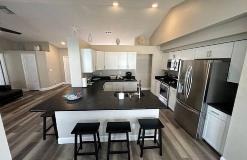 Berkeley Manor House | HEATED POOL Manatee Oasis Weeki Wachee Family Fun Pool Home