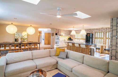 Albuquerque House | Heated pool open year round, Sleeps 14, 5 Bedroom/9 beds, Hot Tub, BBQ, BB court