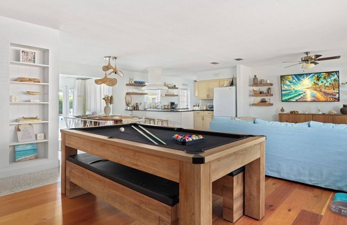 West Bradenton House | Heated Pool+Pickleball+Mini Golf+Theater+King Beds+Dogs OK