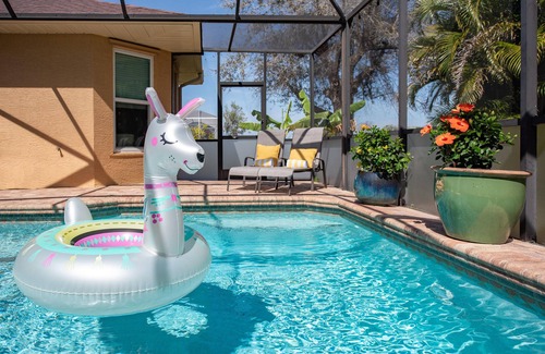 Pinehurst House | Heated Pool, Pool Table, 2 King Beds, Outdoor Oasis with TV, Fire Table/BBQ/WiFi