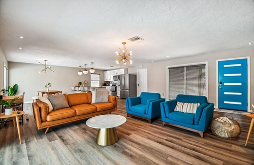 Pinecraft House | Heated Pool | Private House | Siesta Beach|