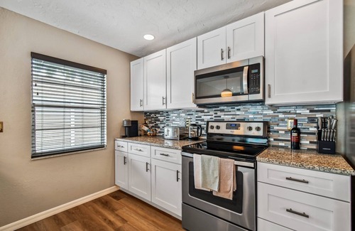 Pinecraft House | Heated Pool | Private House | Siesta Beach|