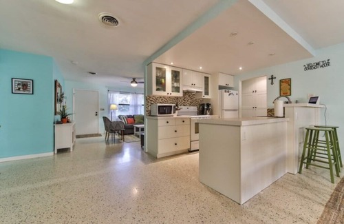 Beau Rivage Shores House | Heated pool, Very Kid and Dog Friendly & steps to the beach