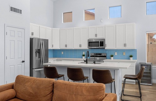 Pivotal Peoria Center House | Heated Pool w/no extra fee - Spacious & Open - Near Sports Facilities