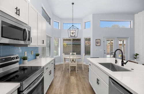 Pivotal Peoria Center House | Heated Pool w/no extra fee - Spacious & Open - Near Sports Facilities