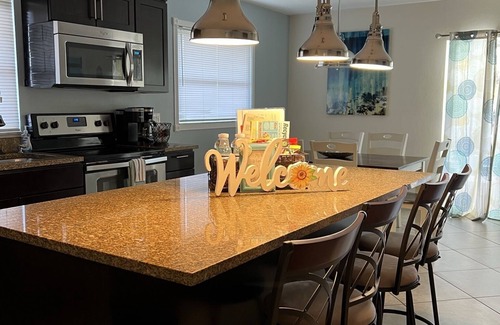 Naples Park House | *Heated pool, walk/bike to beach, kid & pet friendly*