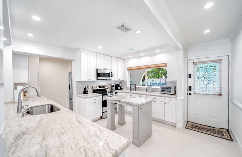 South New River Isles House | Heated Pool + Waterfront! Close To Beach & Shops!